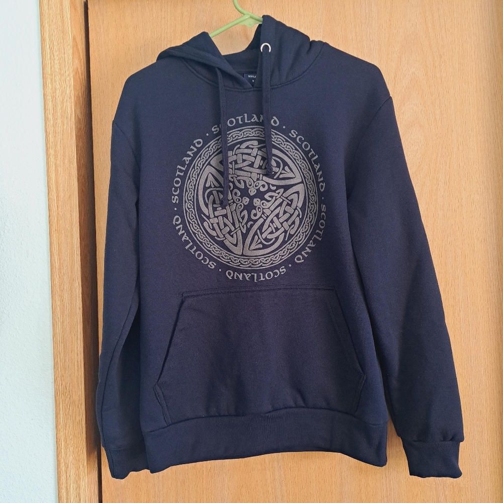 SCOTLAND CELTIC HOODED TOP SIZE MEDIUM